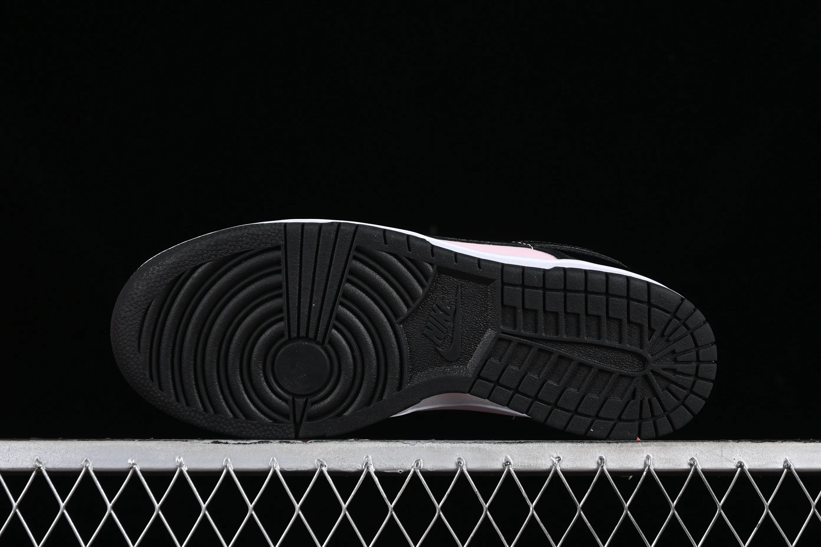 All categories Nk SB Dunk series Nk SB Dunk Low low-top sneakers Nk Dunk Low "Pink Black" black pink SB low-top sports and leisure sneakers DJ9955-600
